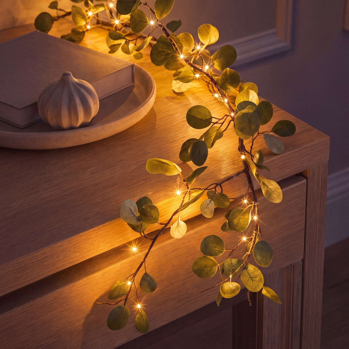 Frilys tt-eucalyptus-branch-03